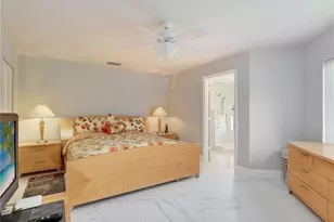 625 Beachwalk Cir, Naples, FL 34108 - Photo 10