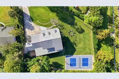 6260 Waxmyrtle Way, Naples, FL 34109 - Photo 2