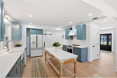 6260 Waxmyrtle Way, Naples, FL 34109 - Photo 4