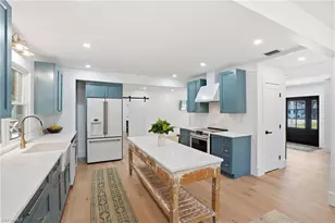 6260 Waxmyrtle Way, Naples, FL 34109 - Photo 4