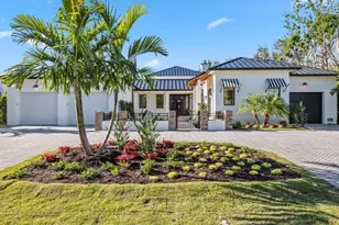 424 Spinnaker Dr, Naples, FL 34102 - Photo 2