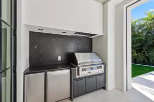 424 Spinnaker Dr, Naples, FL 34102 - Photo 18