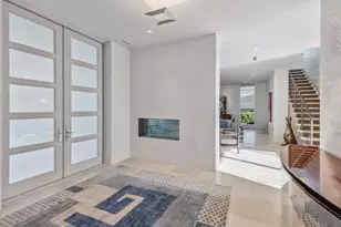 440 Spinnaker Dr, Naples, FL 34102 - Photo 4