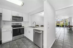 1086 Forest Lakes Dr, Naples, FL 34105 - Photo 4
