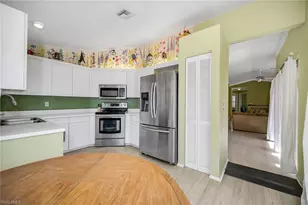 628 Woodshire Ln, Naples, FL 34105 - Photo 6