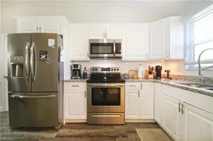 370 Emerald Bay Cir, Naples, FL 34110 - Photo 6