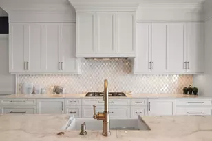 360 Heron Ave, Naples, FL 34108 - Photo 16