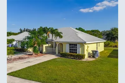 4906 Majorca Palms Dr, Fort Myers, FL 33905 - Photo 2