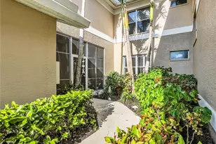 800 Carrick Bend Cir, Naples, FL 34110 - Photo 4