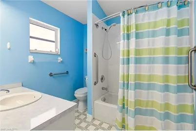 913 SE 16th St, Cape Coral, FL 33990 - Photo 18