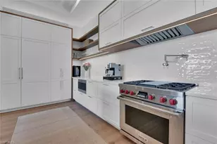 201 8th St S, Naples, FL 34102 - Photo 10