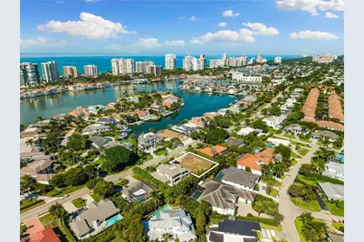 3670 Crayton Rd, Naples, FL 34103 - Photo 6