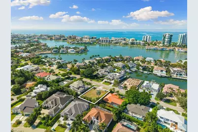 3670 Crayton Rd, Naples, FL 34103 - Photo 8