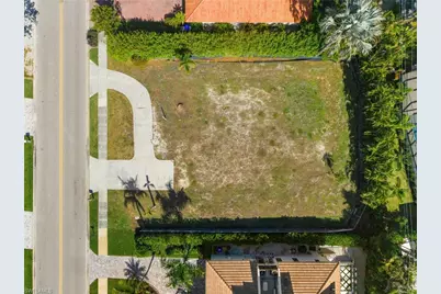 3670 Crayton Rd, Naples, FL 34103 - Photo 2