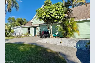 27673 Los Amigos Ln, Bonita Springs, FL 34135 - Photo 4