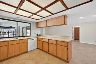 6811 Sandalwood Ln, Naples, FL 34109 - Photo 16