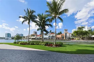 250 Park Shore Dr E, Naples, FL 34103 - Photo 32