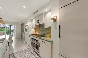 250 Park Shore Dr E, Naples, FL 34103 - Photo 4