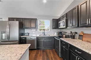 3300 Valencia Dr, Naples, FL 34120 - Photo 10