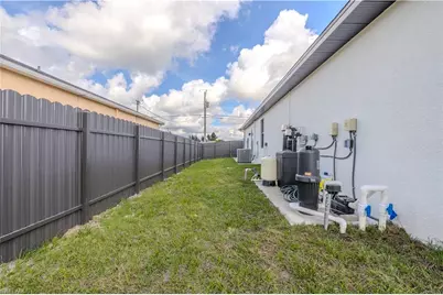 1820 SW 2nd St, Cape Coral, FL 33991 - Photo 14