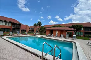 124 Cypress Way E, Naples, FL 34110 - Photo 22