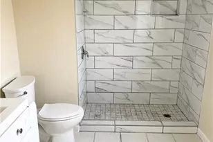 124 Cypress Way E, Naples, FL 34110 - Photo 6