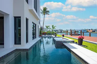 348 Seagull Ave, Naples, FL 34108 - Photo 16