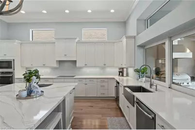 6420 Pembroke Way, Naples, FL 34113 - Photo 10