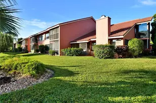 114 Cypress Way E, Naples, FL 34110 - Photo 26