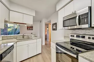 114 Cypress Way E, Naples, FL 34110 - Photo 8