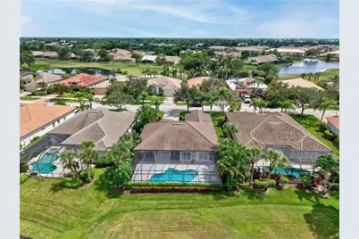 8983 Mustang Island Cir, Naples, FL 34113 - Photo 6