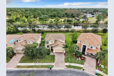 2374 Heydon Cir E, Naples, FL 34120 - Photo 2