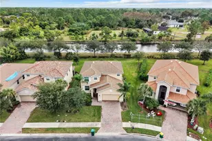 2374 Heydon Cir E, Naples, FL 34120 - Photo 2