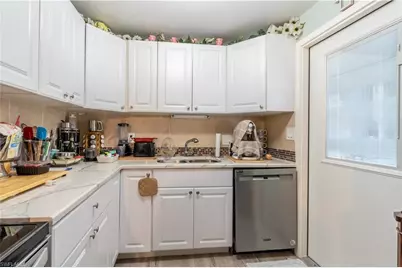 1360 5th Ave N, Naples, FL 34102 - Photo 2