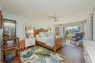 544 Retreat Dr, Naples, FL 34110 - Photo 10