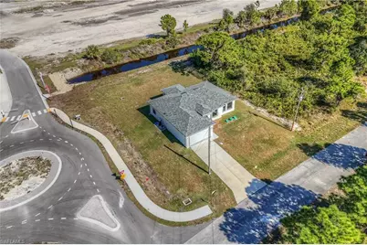 633 Cane St E, Lehigh Acres, FL 33974 - Photo 32