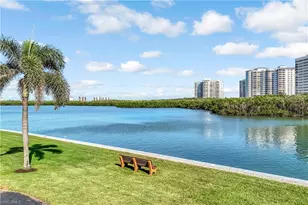 21 Bluebill Ave, Naples, FL 34108 - Photo 4