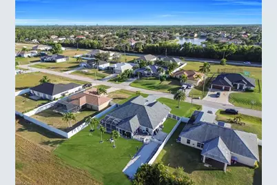 1021 NE 32nd St, Cape Coral, FL 33909 - Photo 6