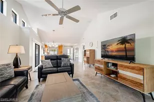 551 Beachwalk Cir, Naples, FL 34108 - Photo 34