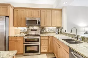 401 Bayfront Pl, Naples, FL 34102 - Photo 8