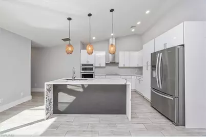 6161 Waxmyrtle Way, Naples, FL 34109 - Photo 10