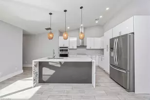 6161 Waxmyrtle Way, Naples, FL 34109 - Photo 10