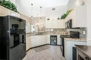 559 Beachwalk Cir, Naples, FL 34108 - Photo 10