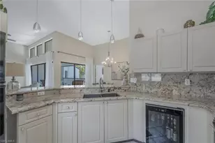 559 Beachwalk Cir, Naples, FL 34108 - Photo 12