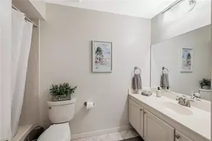 559 Beachwalk Cir, Naples, FL 34108 - Photo 18