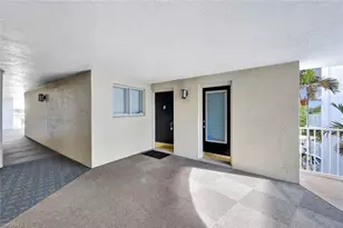 1300 Gulf Shore Blvd N, Naples, FL 34102 - Photo 2