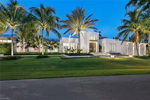 2211 Southwinds Dr, Naples, FL 34102 - Photo 2