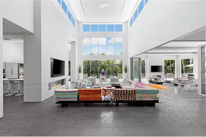 2211 South Winds Dr, Naples, FL 34102 - Photo 12