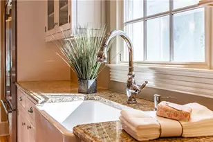 725 W Lake Dr, Naples, FL 34102 - Photo 14