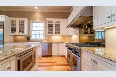 725 W Lake Dr, Naples, FL 34102 - Photo 12